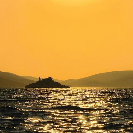 Amazing Apartment In Saldun With Wifi Trogir Buitenkant foto
