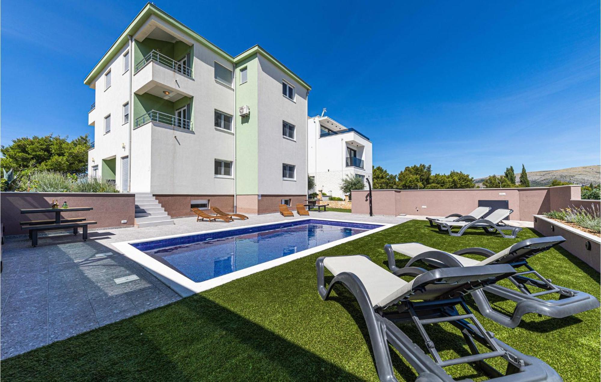 Amazing Apartment In Saldun With Wifi Trogir Buitenkant foto