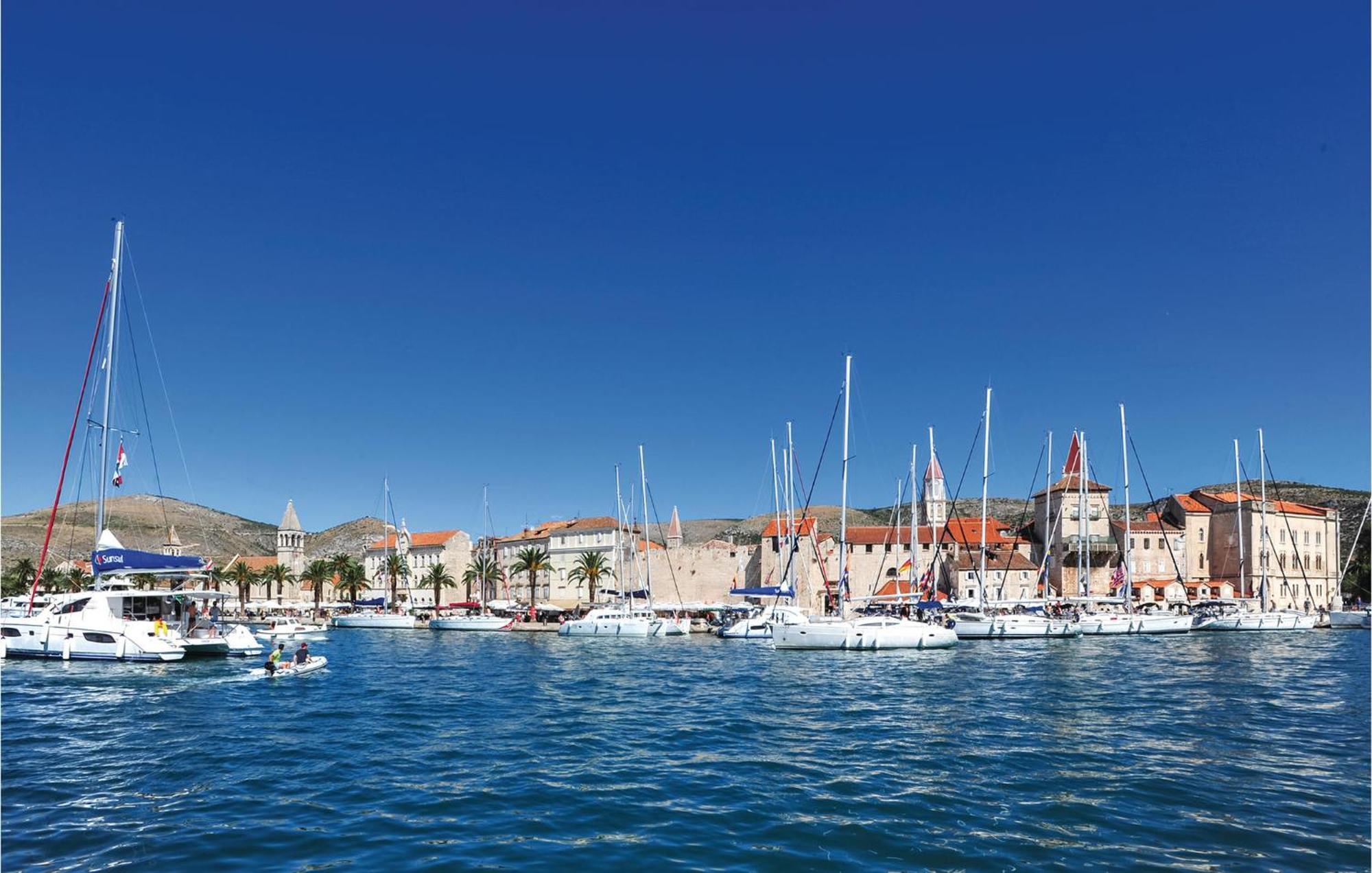 Amazing Apartment In Saldun With Wifi Trogir Buitenkant foto
