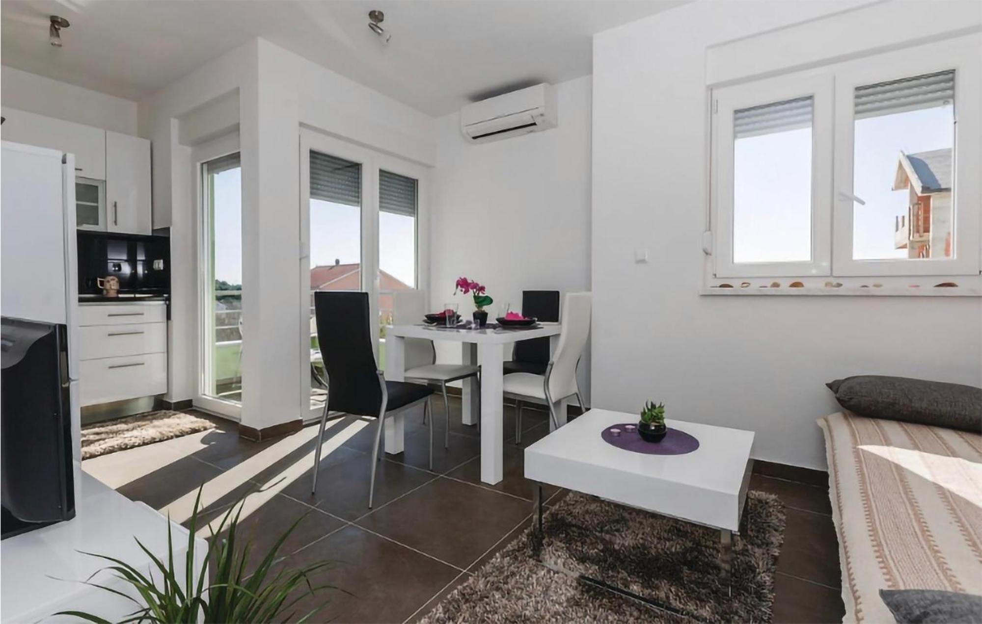 Amazing Apartment In Saldun With Wifi Trogir Buitenkant foto