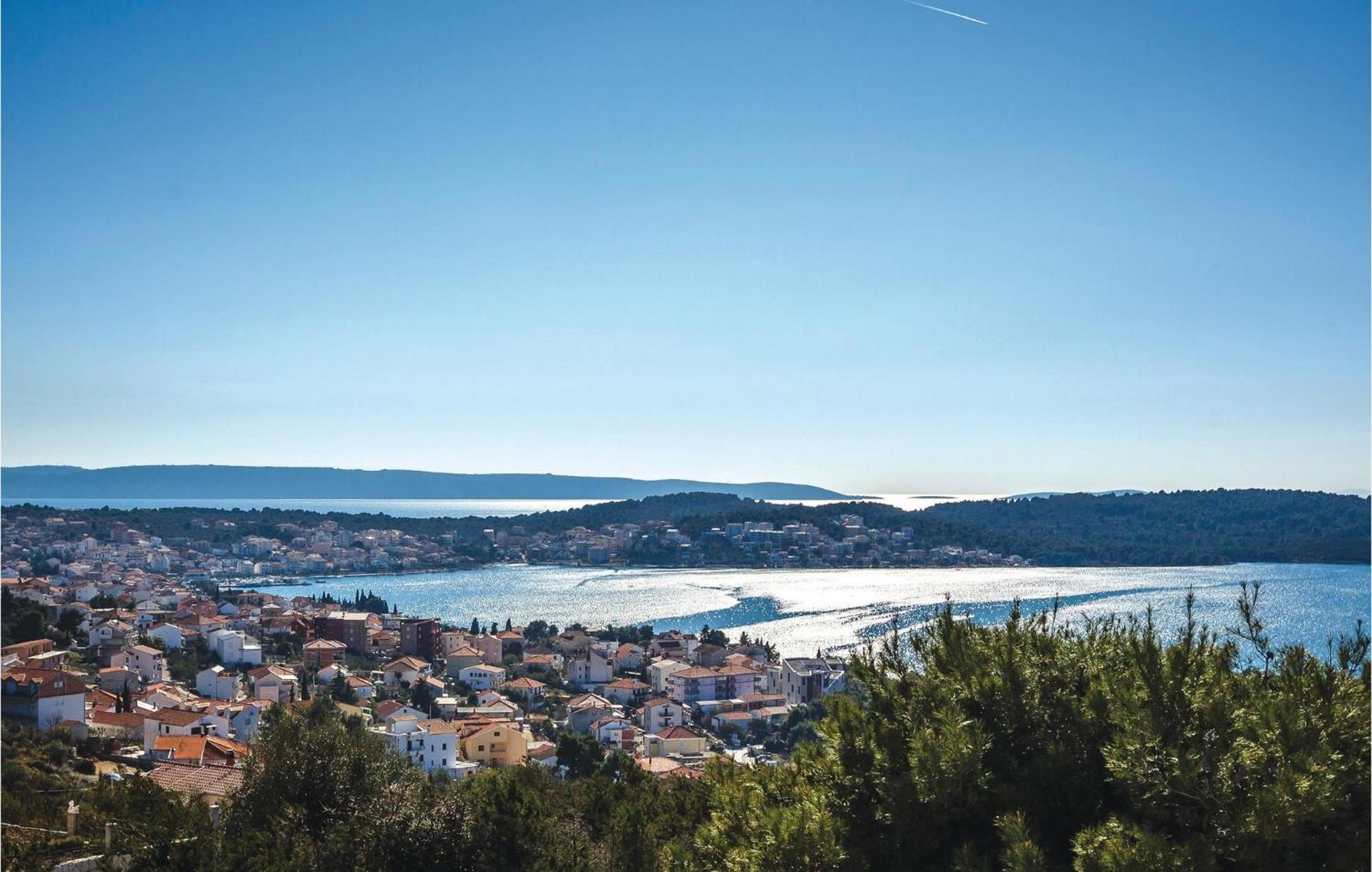 Amazing Apartment In Saldun With Wifi Trogir Buitenkant foto