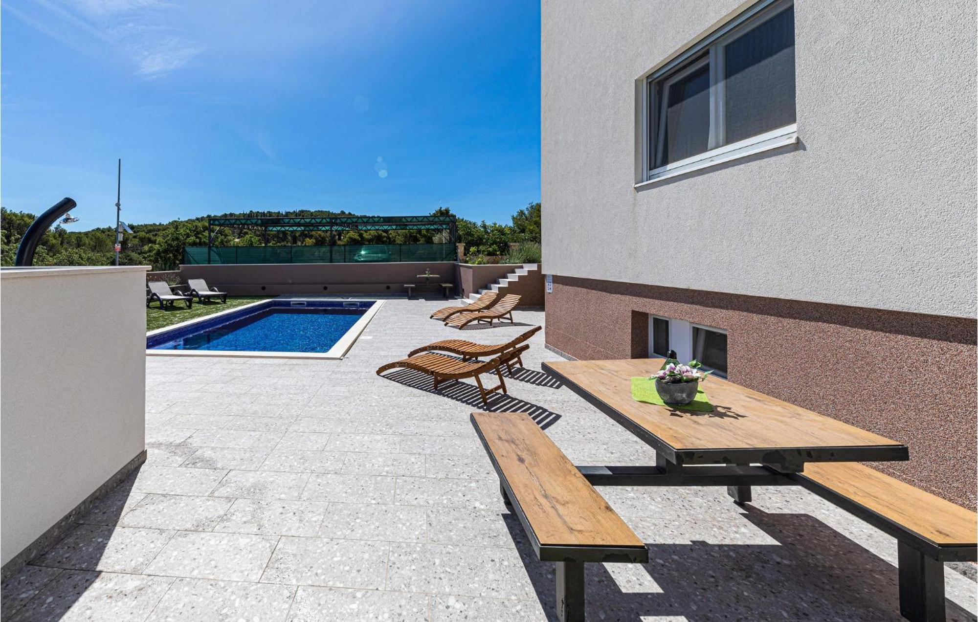 Amazing Apartment In Saldun With Wifi Trogir Buitenkant foto