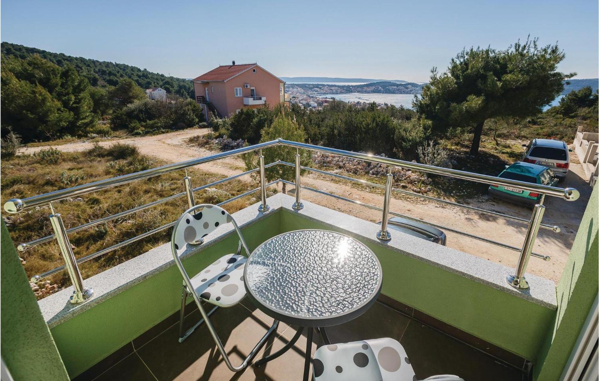 Amazing Apartment In Saldun With Wifi Trogir Buitenkant foto